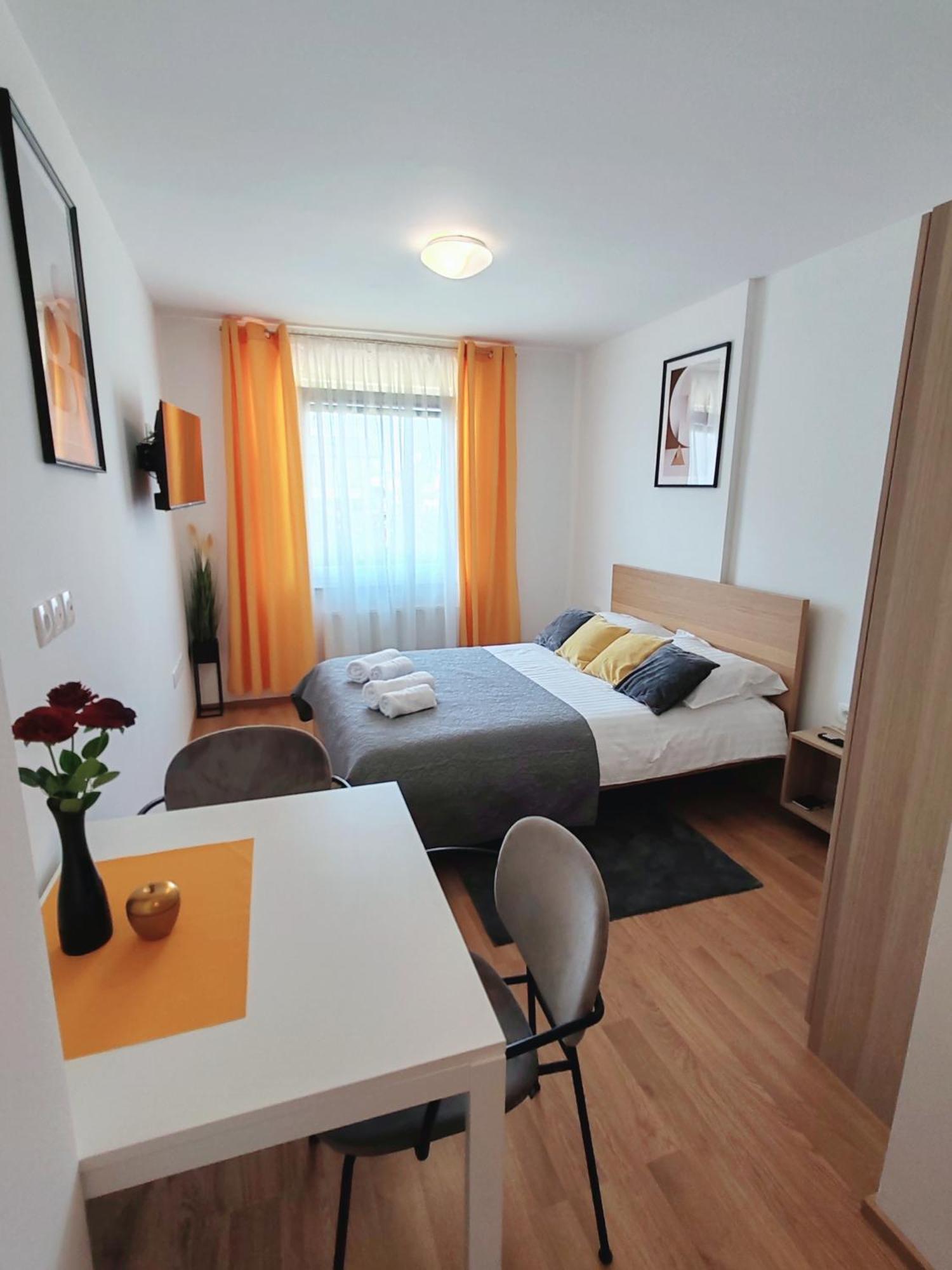 Lucky Center Ljubljana Apartment Luaran gambar