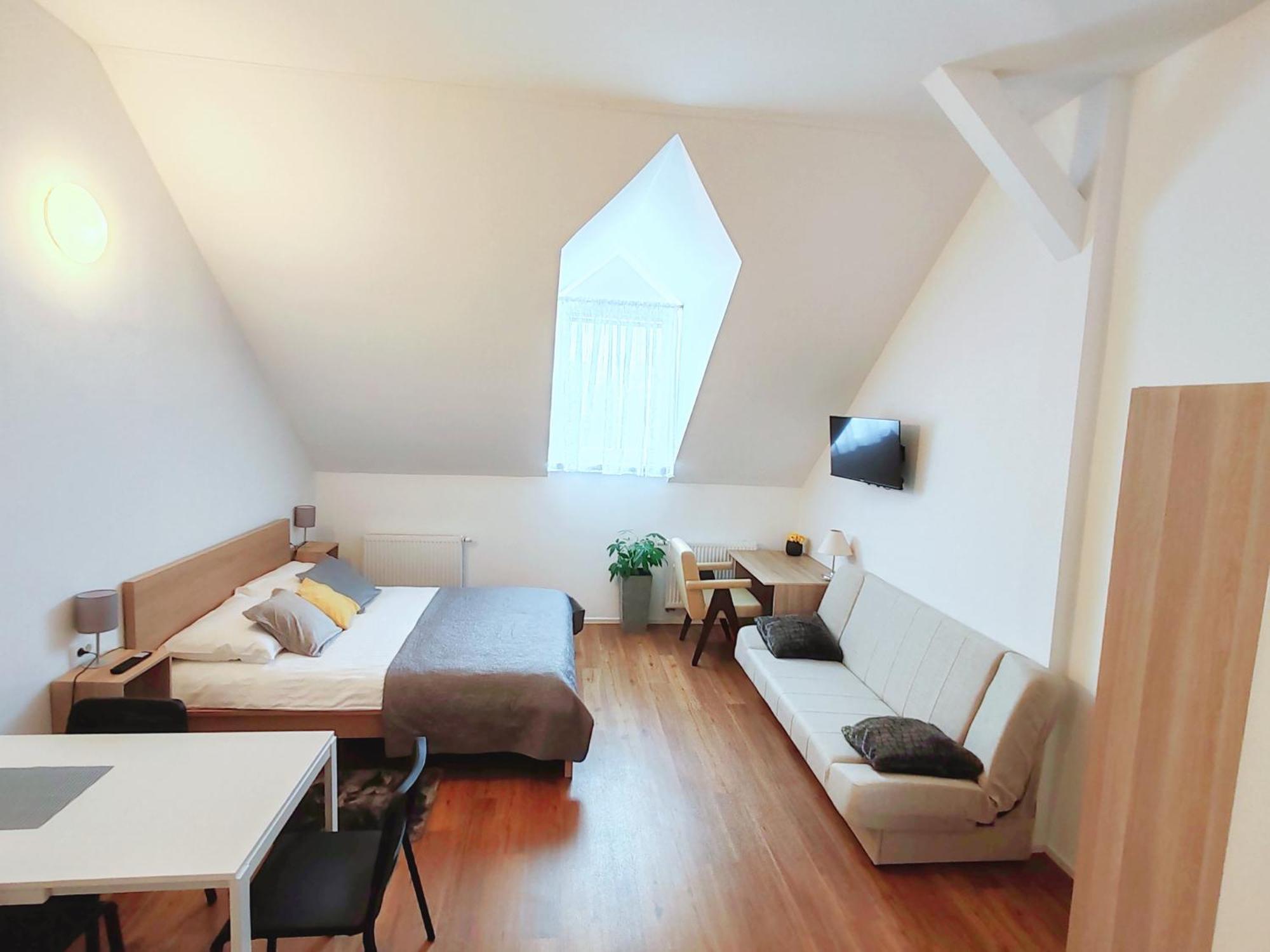 Lucky Center Ljubljana Apartment Luaran gambar