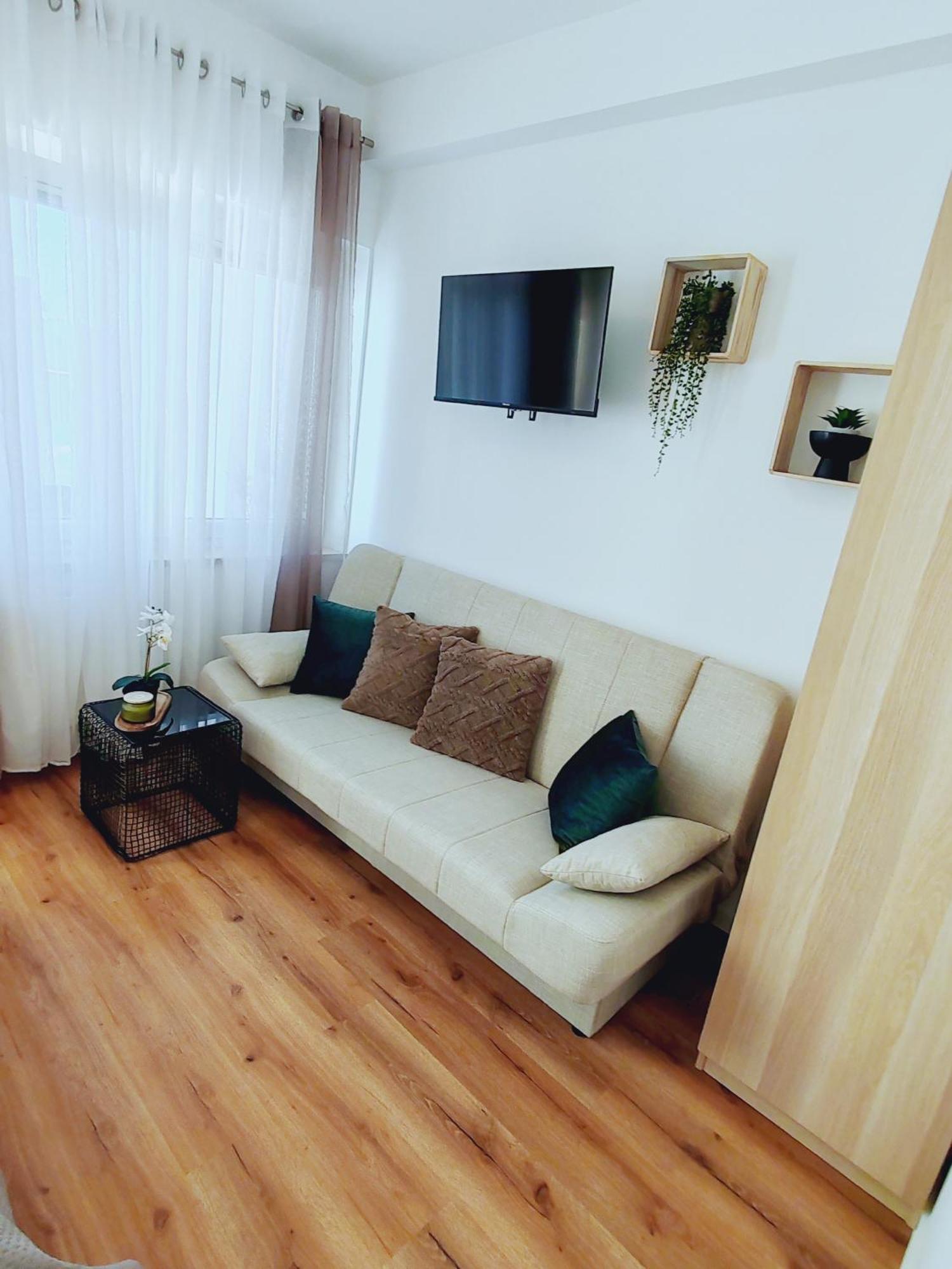 Lucky Center Ljubljana Apartment Luaran gambar