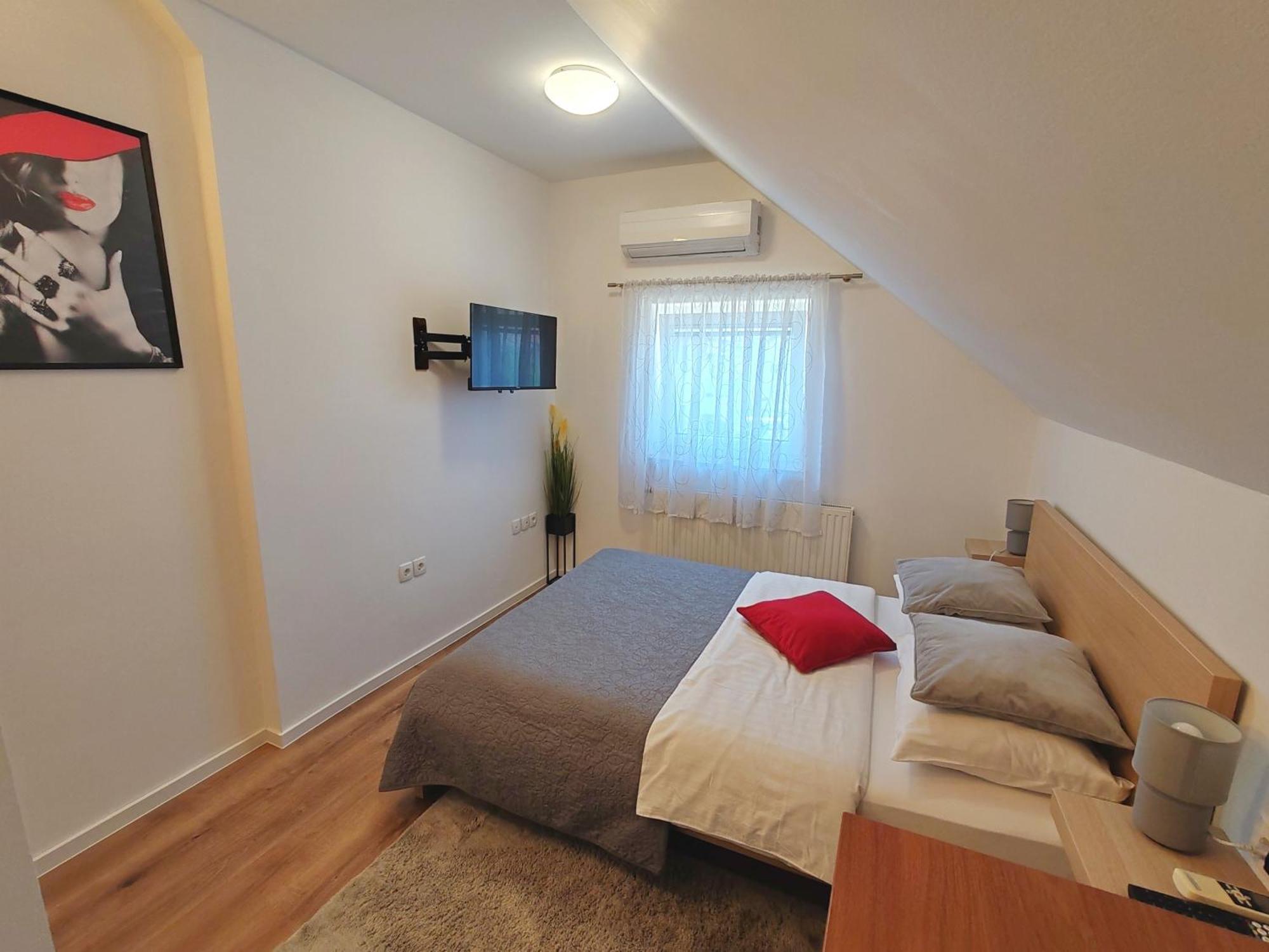 Lucky Center Ljubljana Apartment Bilik gambar