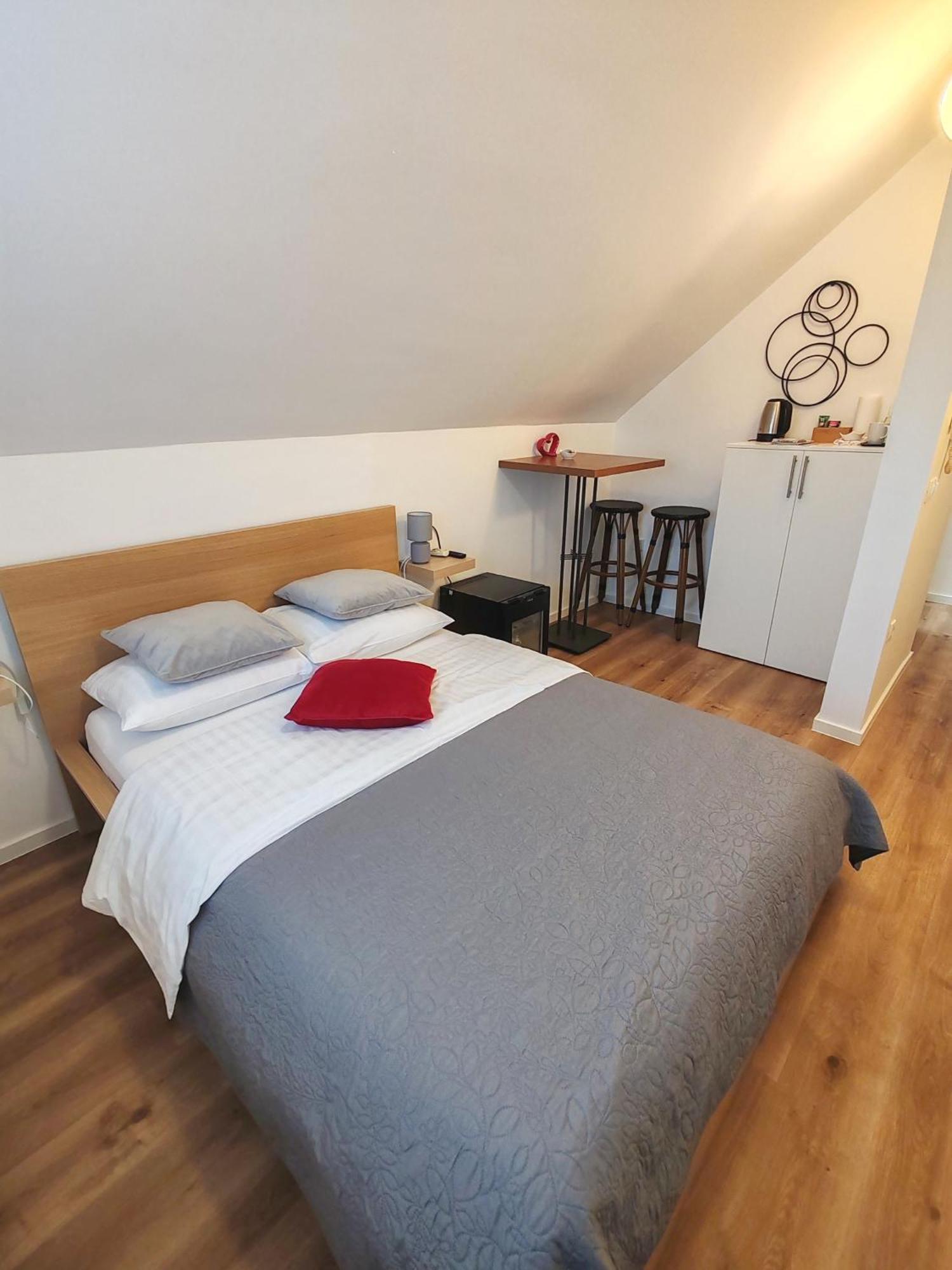 Lucky Center Ljubljana Apartment Bilik gambar